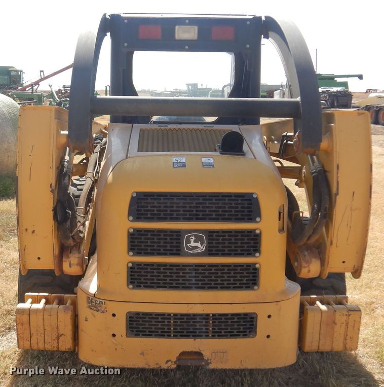 image for item JJ9662 2004 John Deere 260 Series II  skid steer loader