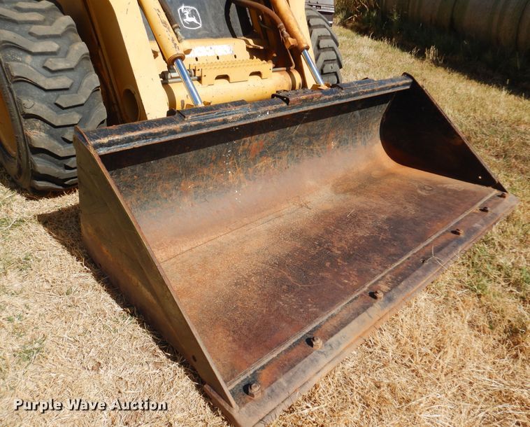image for item JJ9662 2004 John Deere 260 Series II  skid steer loader