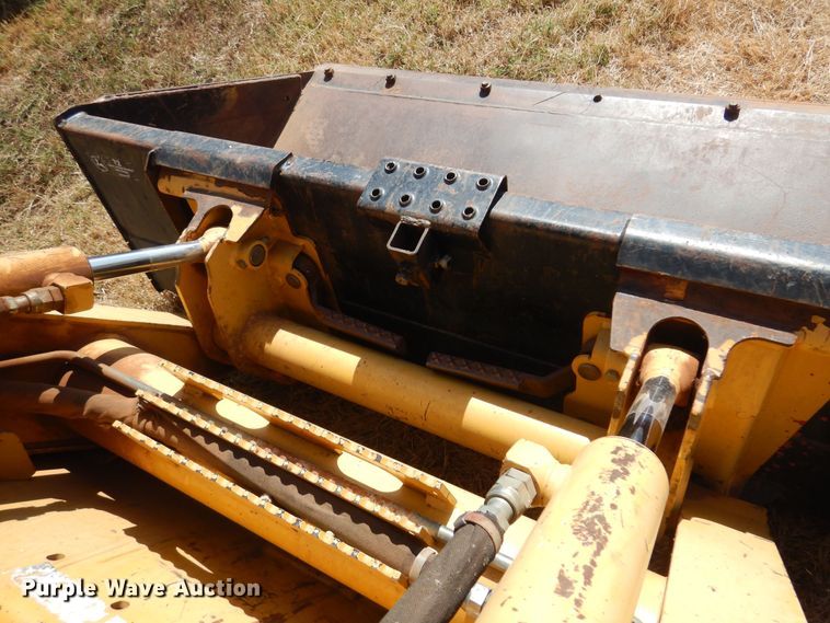 image for item JJ9662 2004 John Deere 260 Series II  skid steer loader