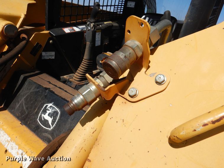 image for item JJ9662 2004 John Deere 260 Series II  skid steer loader