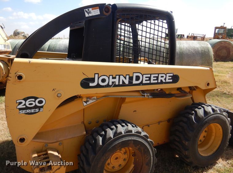 image for item JJ9662 2004 John Deere 260 Series II  skid steer loader