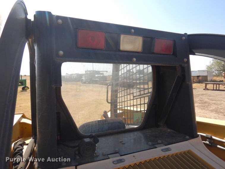 image for item JJ9662 2004 John Deere 260 Series II  skid steer loader