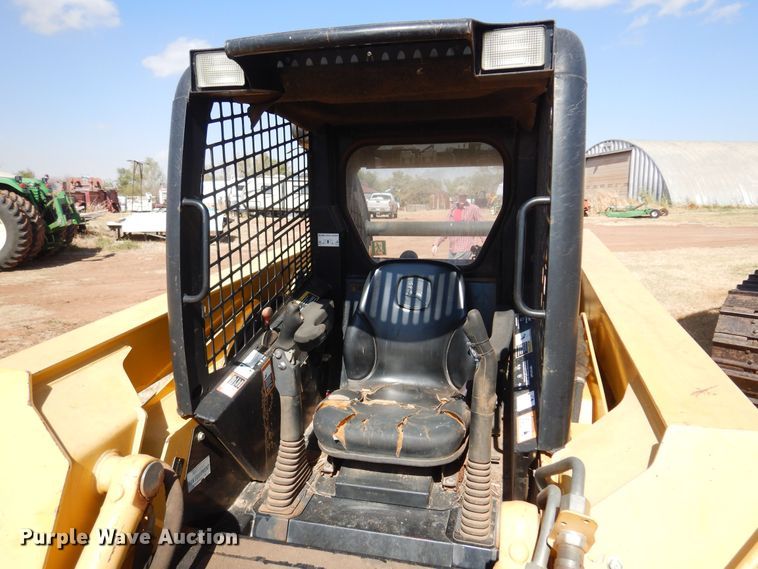 image for item JJ9662 2004 John Deere 260 Series II  skid steer loader