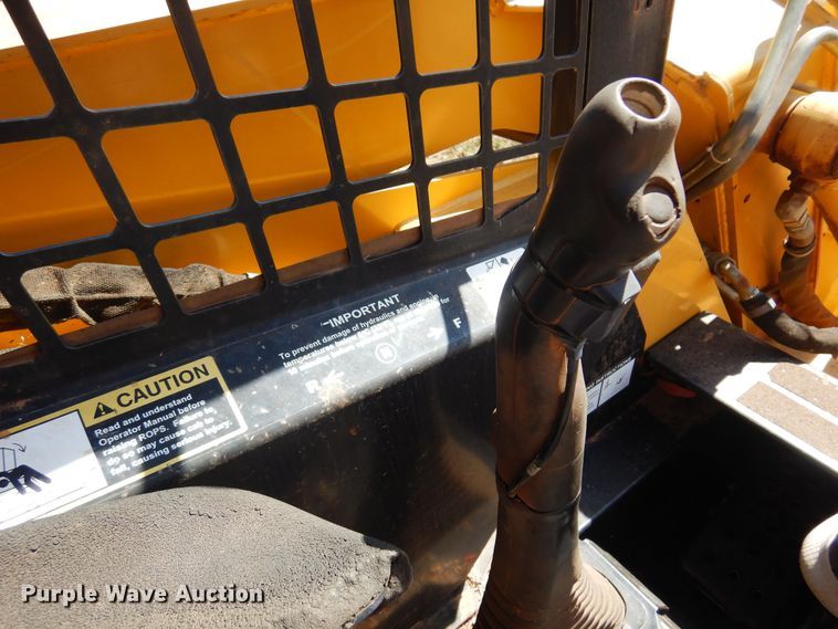 image for item JJ9662 2004 John Deere 260 Series II  skid steer loader