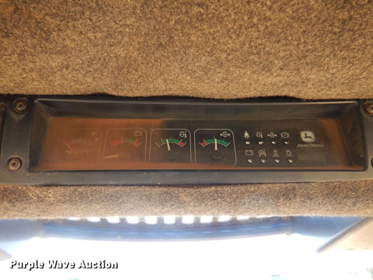 image for item JJ9662 2004 John Deere 260 Series II  skid steer loader