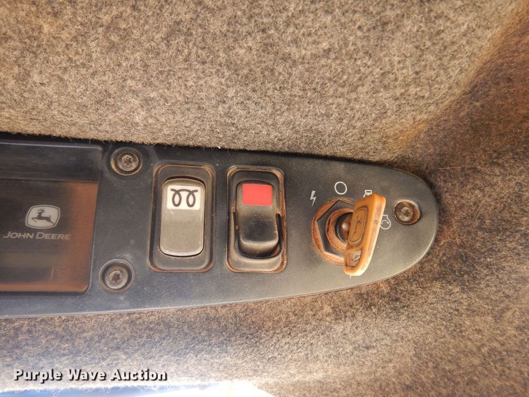 image for item JJ9662 2004 John Deere 260 Series II  skid steer loader