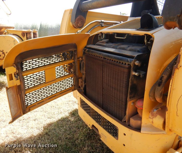 image for item JJ9662 2004 John Deere 260 Series II  skid steer loader