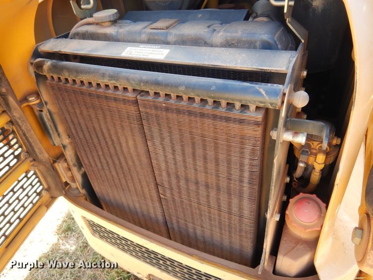 image for item JJ9662 2004 John Deere 260 Series II  skid steer loader