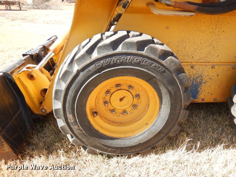 image for item JJ9662 2004 John Deere 260 Series II  skid steer loader