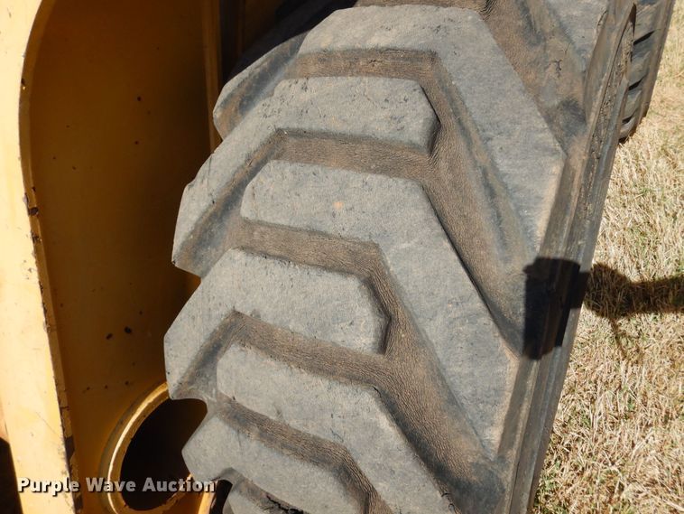 image for item JJ9662 2004 John Deere 260 Series II  skid steer loader