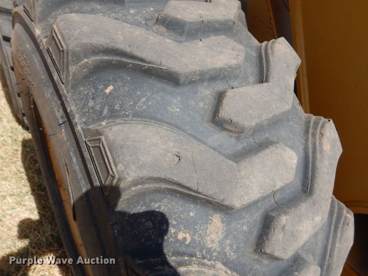 image for item JJ9662 2004 John Deere 260 Series II  skid steer loader