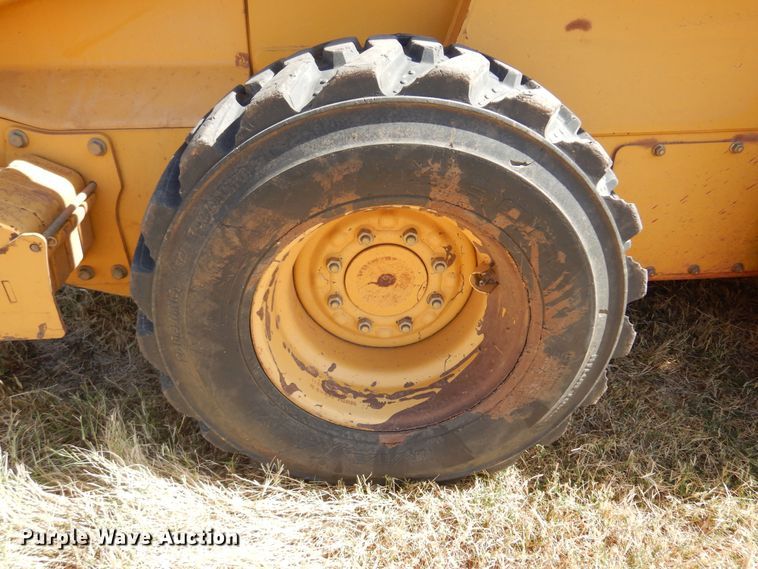 image for item JJ9662 2004 John Deere 260 Series II  skid steer loader