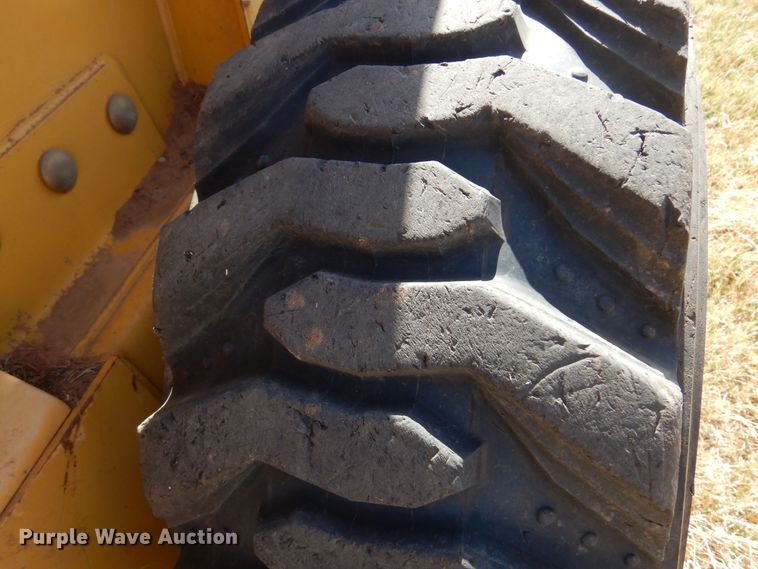 image for item JJ9662 2004 John Deere 260 Series II  skid steer loader