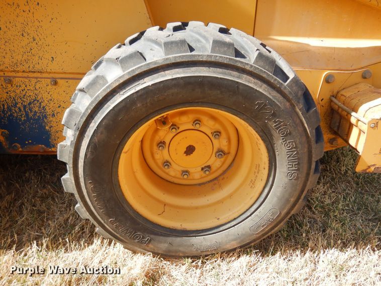 image for item JJ9662 2004 John Deere 260 Series II  skid steer loader