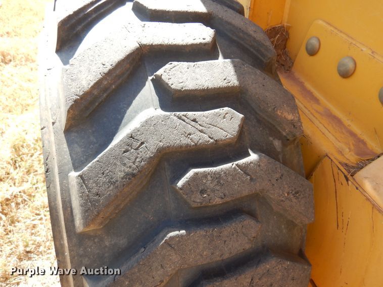 image for item JJ9662 2004 John Deere 260 Series II  skid steer loader