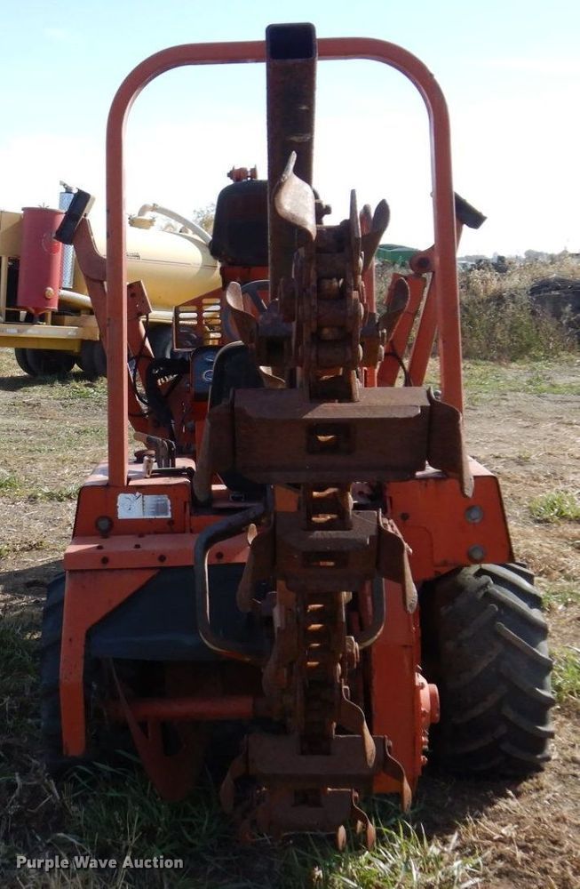 image for item JL9869 1999 Ditch Witch 3610  trencher