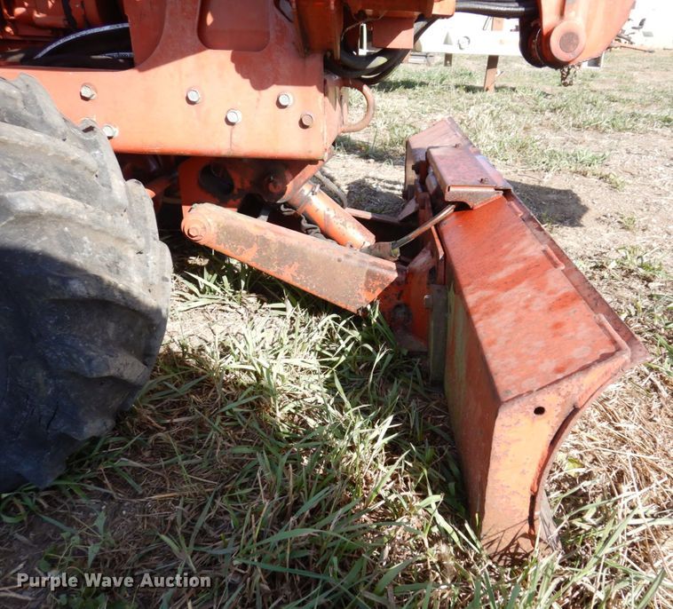 image for item JL9869 1999 Ditch Witch 3610  trencher