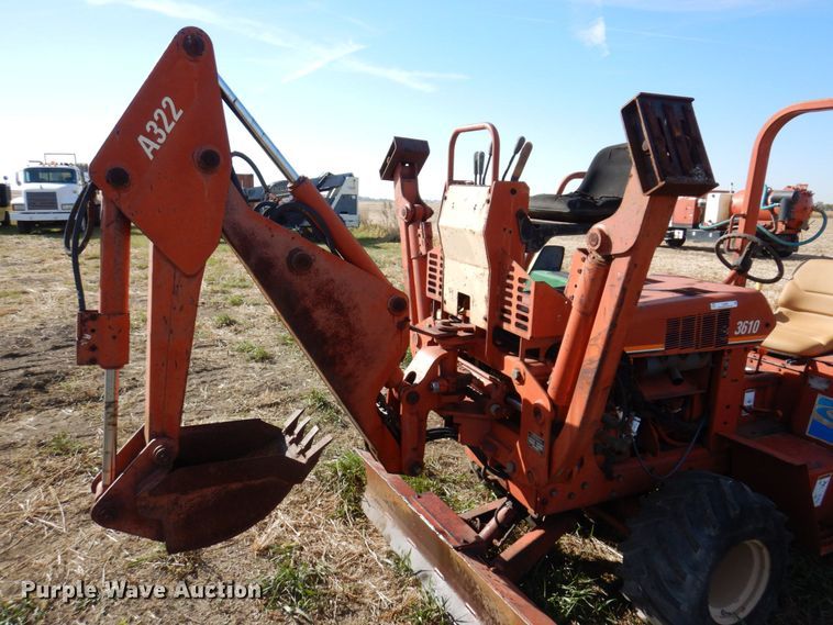 image for item JL9869 1999 Ditch Witch 3610  trencher