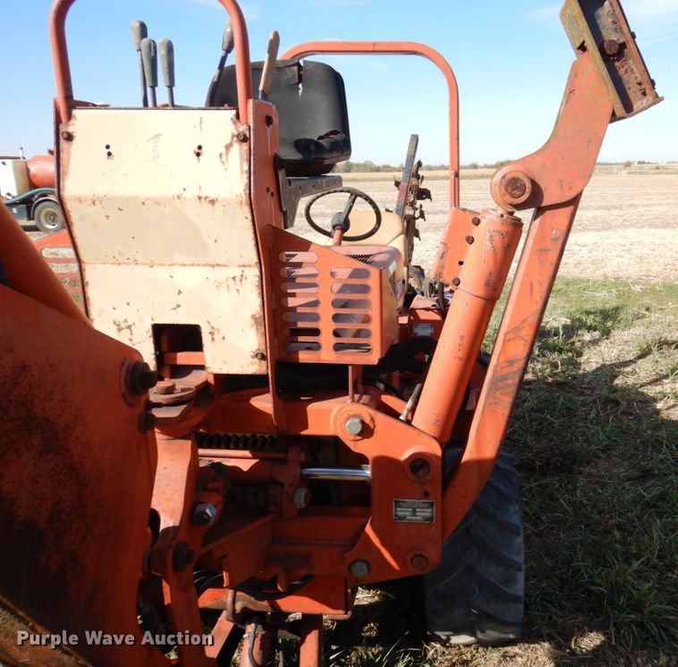 image for item JL9869 1999 Ditch Witch 3610  trencher