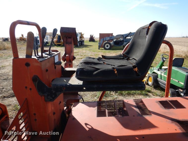 image for item JL9869 1999 Ditch Witch 3610  trencher