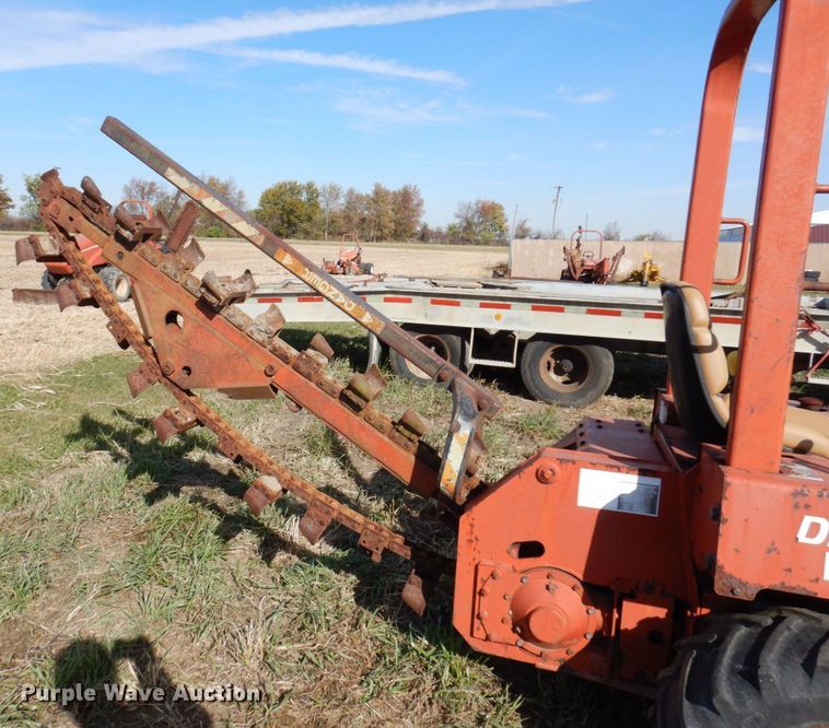 image for item JL9869 1999 Ditch Witch 3610  trencher