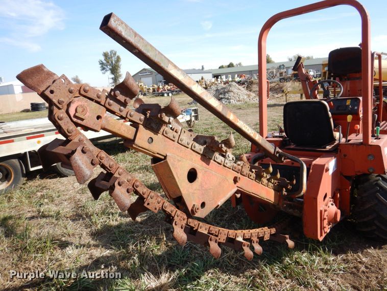 image for item JL9869 1999 Ditch Witch 3610  trencher