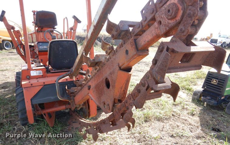 image for item JL9869 1999 Ditch Witch 3610  trencher