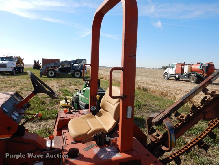 image for item JL9869 1999 Ditch Witch 3610  trencher