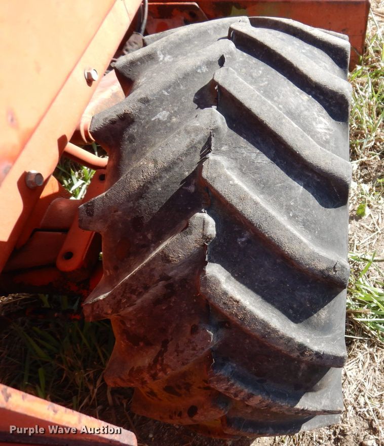 image for item JL9869 1999 Ditch Witch 3610  trencher