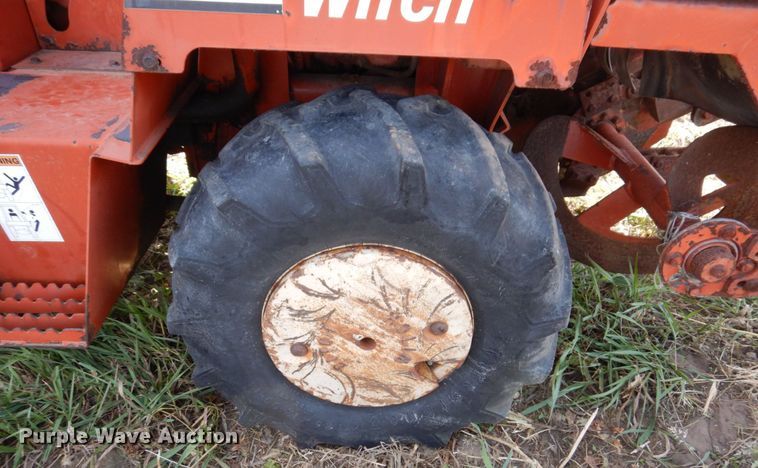 image for item JL9869 1999 Ditch Witch 3610  trencher