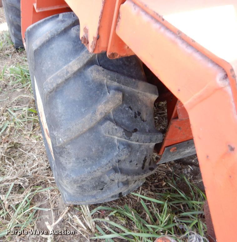 image for item JL9869 1999 Ditch Witch 3610  trencher