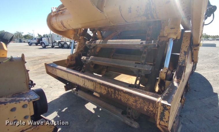 image for item JR9401 1996 Caterpillar 615C Series II  elevating scraper