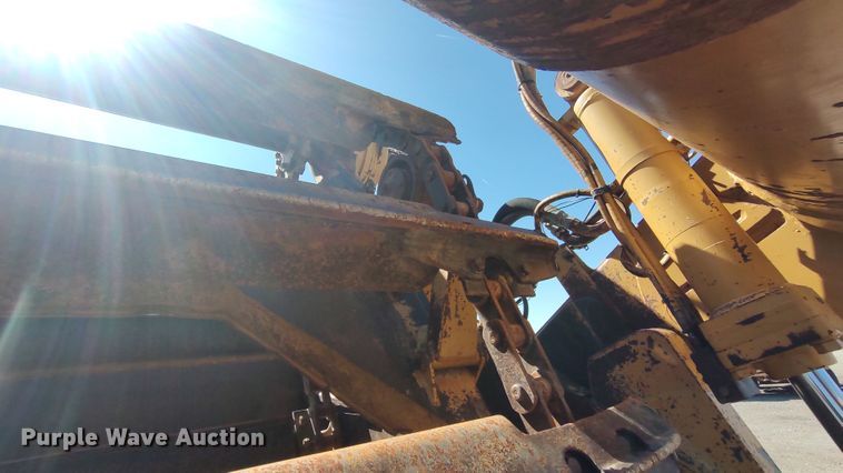 image for item JR9401 1996 Caterpillar 615C Series II  elevating scraper