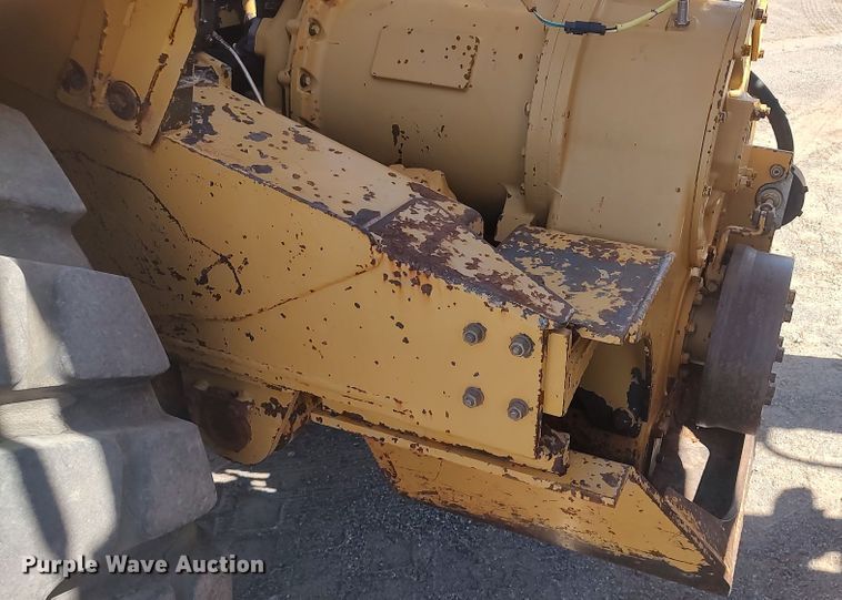 image for item JR9401 1996 Caterpillar 615C Series II  elevating scraper