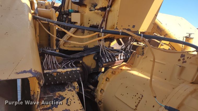 image for item JR9401 1996 Caterpillar 615C Series II  elevating scraper