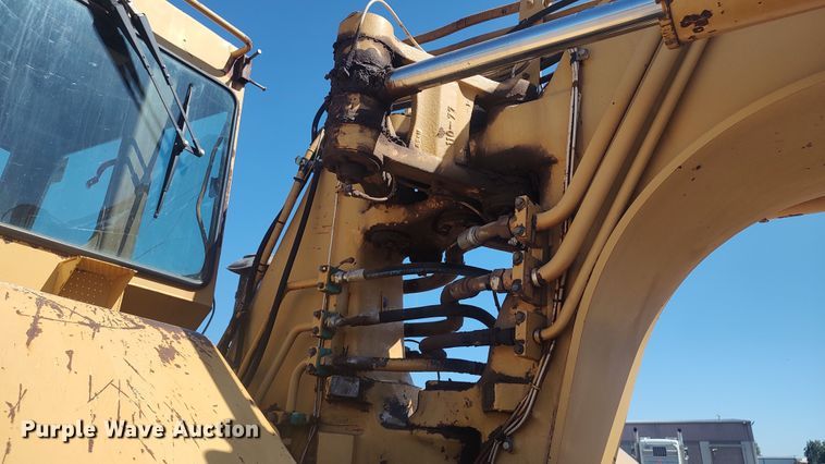 image for item JR9401 1996 Caterpillar 615C Series II  elevating scraper