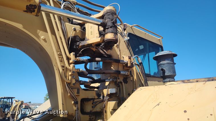 image for item JR9401 1996 Caterpillar 615C Series II  elevating scraper