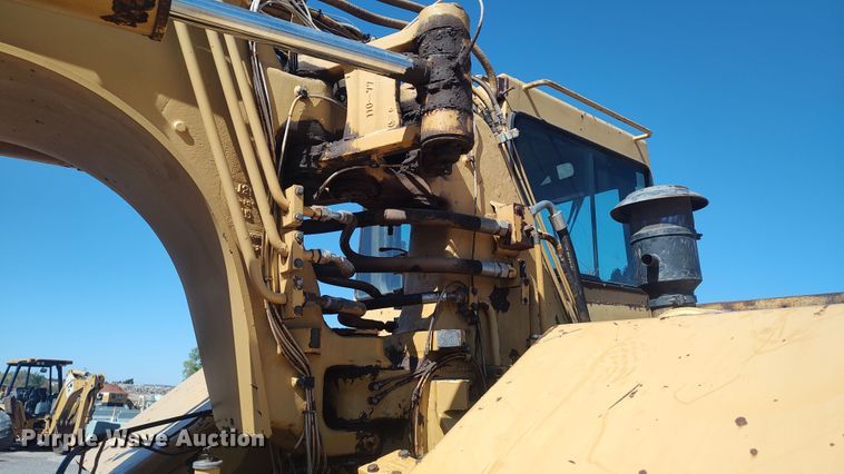 image for item JR9401 1996 Caterpillar 615C Series II  elevating scraper