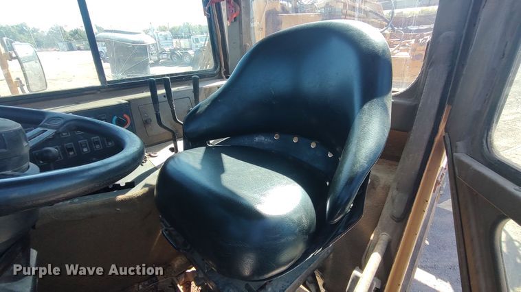 image for item JR9401 1996 Caterpillar 615C Series II  elevating scraper