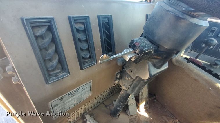 image for item JR9401 1996 Caterpillar 615C Series II  elevating scraper
