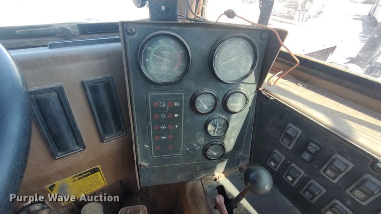 image for item JR9401 1996 Caterpillar 615C Series II  elevating scraper