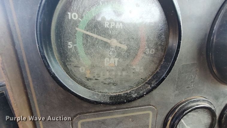 image for item JR9401 1996 Caterpillar 615C Series II  elevating scraper