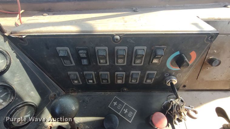 image for item JR9401 1996 Caterpillar 615C Series II  elevating scraper