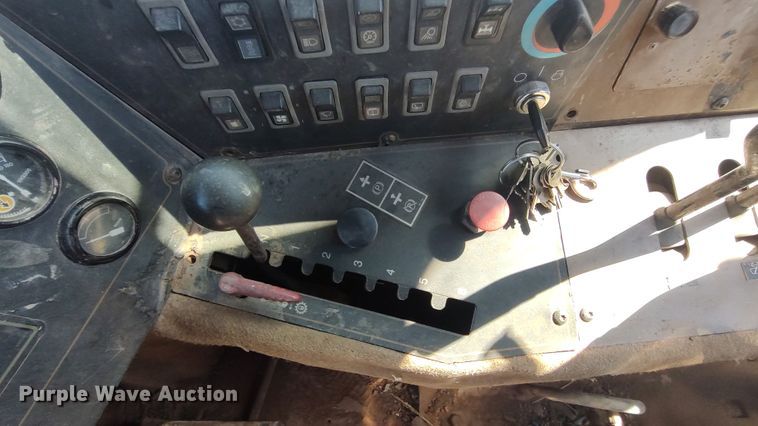 image for item JR9401 1996 Caterpillar 615C Series II  elevating scraper