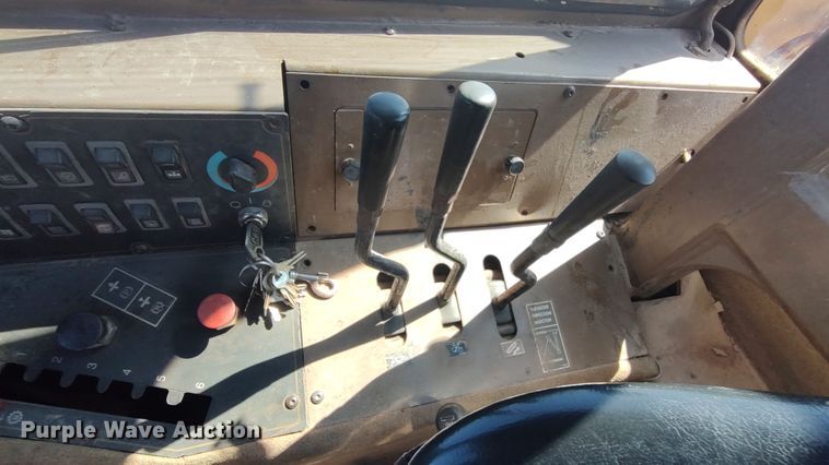 image for item JR9401 1996 Caterpillar 615C Series II  elevating scraper