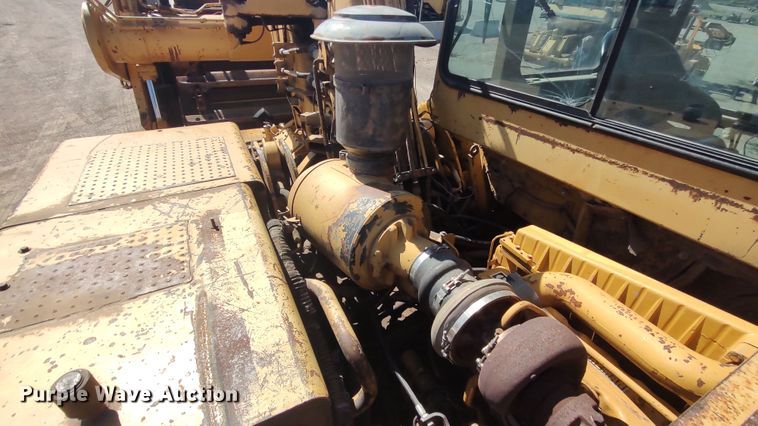 image for item JR9401 1996 Caterpillar 615C Series II  elevating scraper