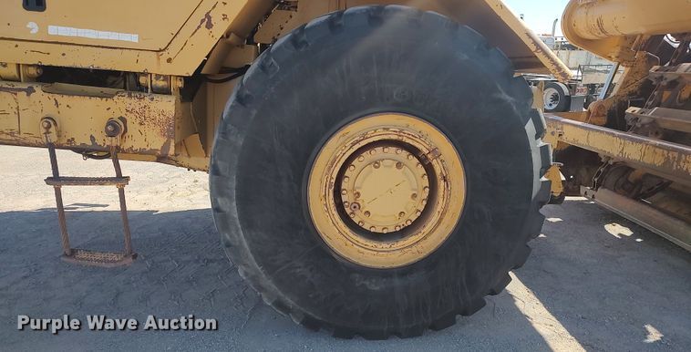 image for item JR9401 1996 Caterpillar 615C Series II  elevating scraper