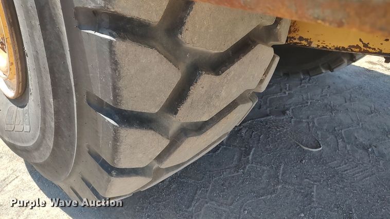 image for item JR9401 1996 Caterpillar 615C Series II  elevating scraper