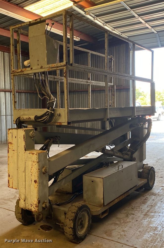 image for item JW9371 Sky Witch 2234E  scissor lift