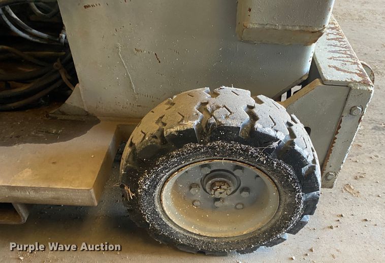 image for item JW9371 Sky Witch 2234E  scissor lift